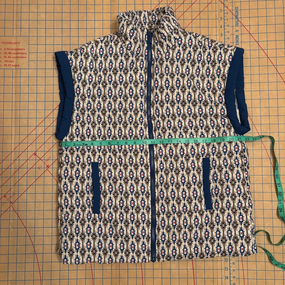 Unbranded puffer vest